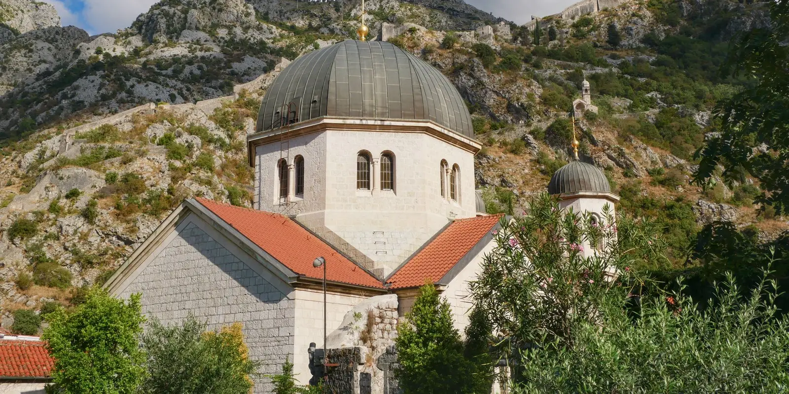 Kirche und Berge, Kotor